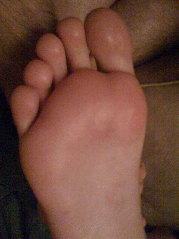 25P Colorado girl with BIG feet