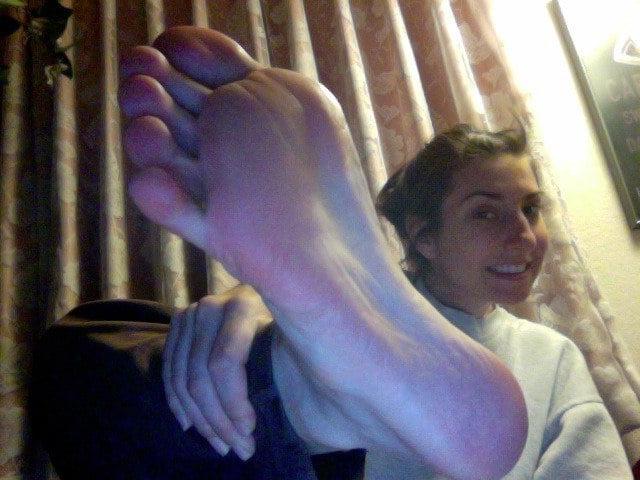 25P Colorado girl with BIG feet