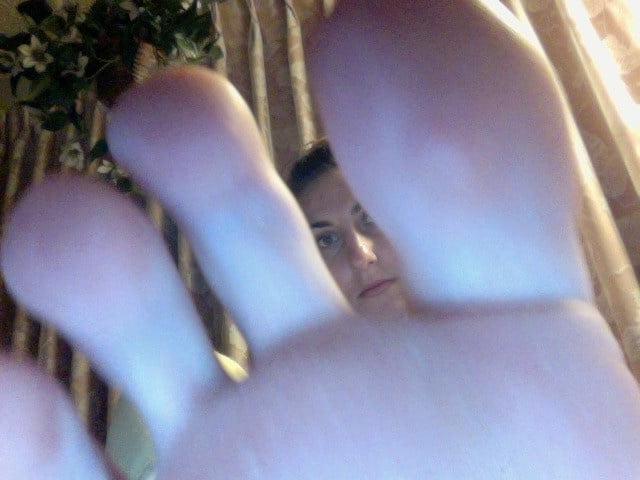 25P Colorado girl with BIG feet