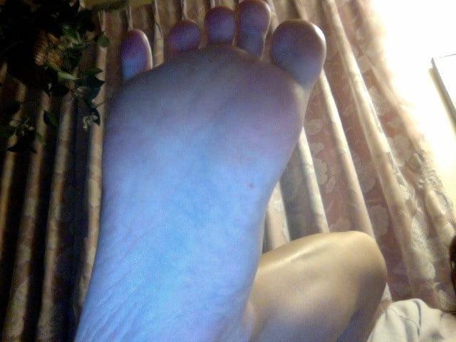 25P Colorado girl with BIG feet