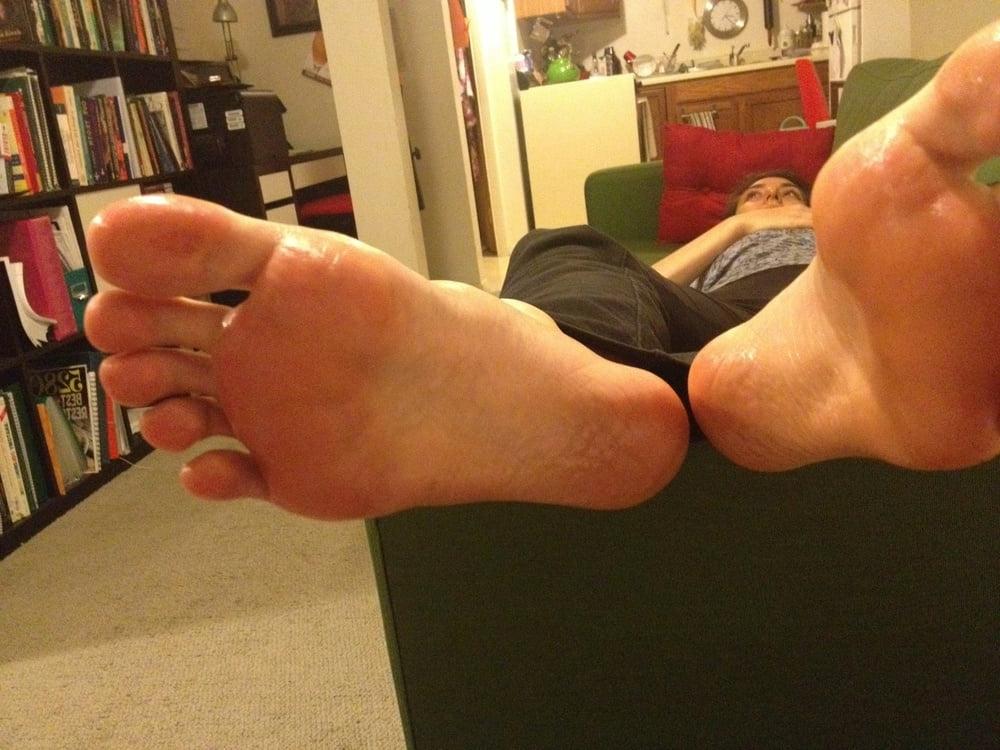 25P Colorado girl with BIG feet