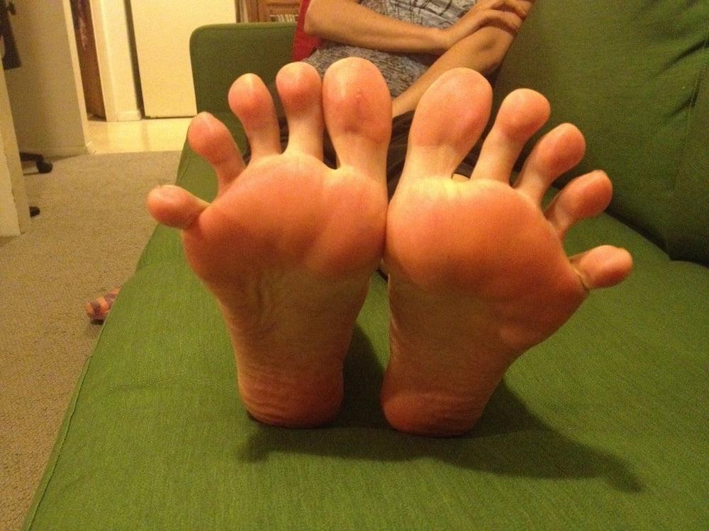25P Colorado girl with BIG feet