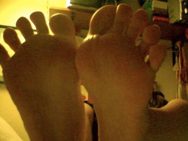25P Colorado girl with BIG feet