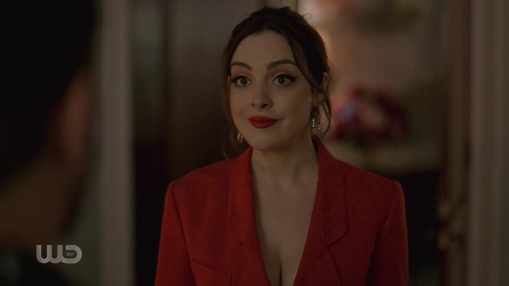 25P Elizabeth Gillies cute woman