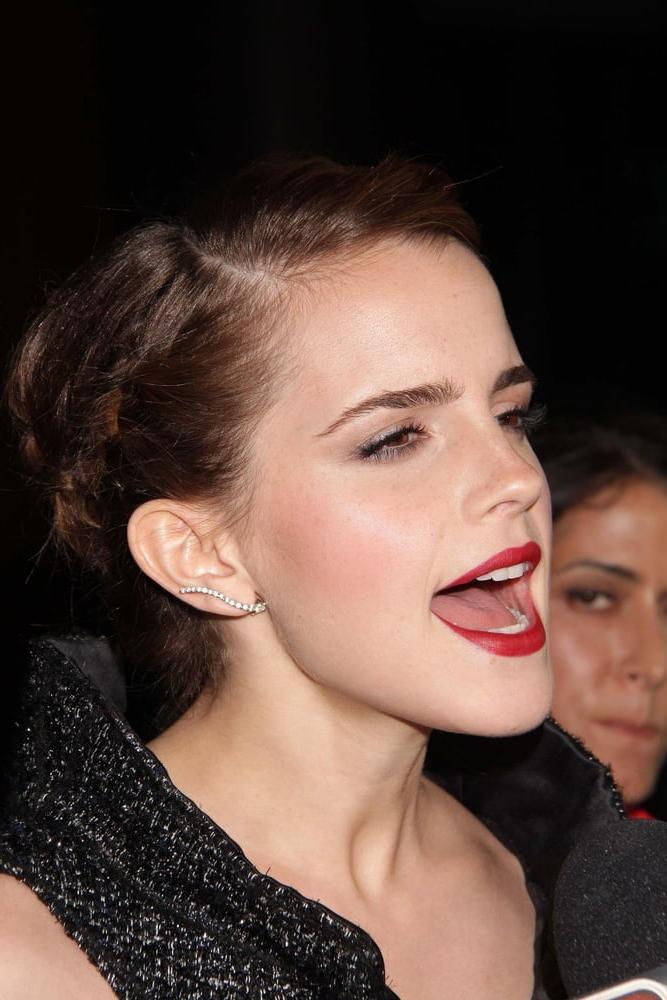 25P Cute and Sexy Emma - 2013