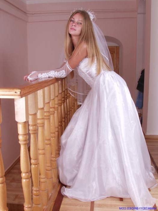 25P Sexy Bride Wearing White Dress