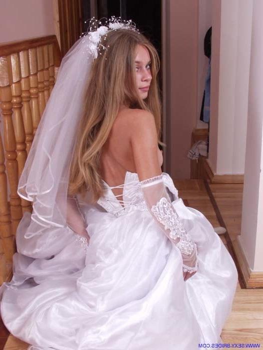 25P Sexy Bride Wearing White Dress