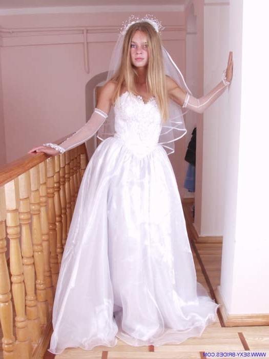 25P Sexy Bride Wearing White Dress
