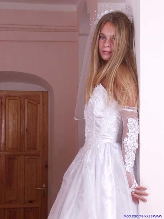 25P Sexy Bride Wearing White Dress