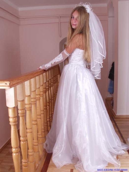 25P Sexy Bride Wearing White Dress