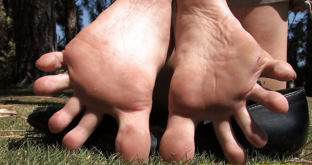 20P I love female feet 5