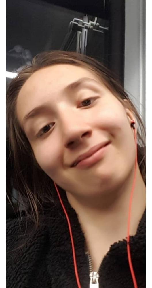 7P 21-JÄHRIGES SÜßES MÄDCHEN VANESSA