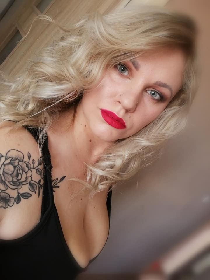 22P Ceske Matky - Czech Mom 2 A NEWLYWED HOOKER