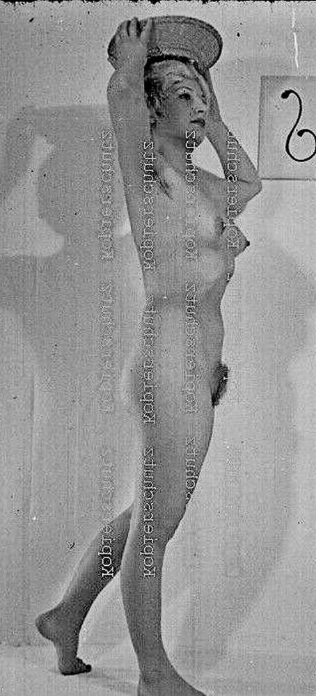 25P Natural womans body