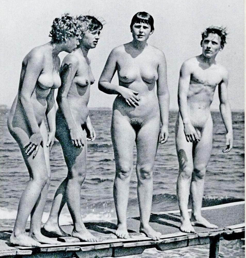 25P Natural womans body
