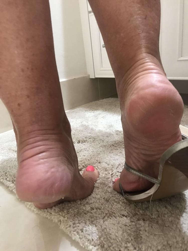 12P Missed her pinky toes