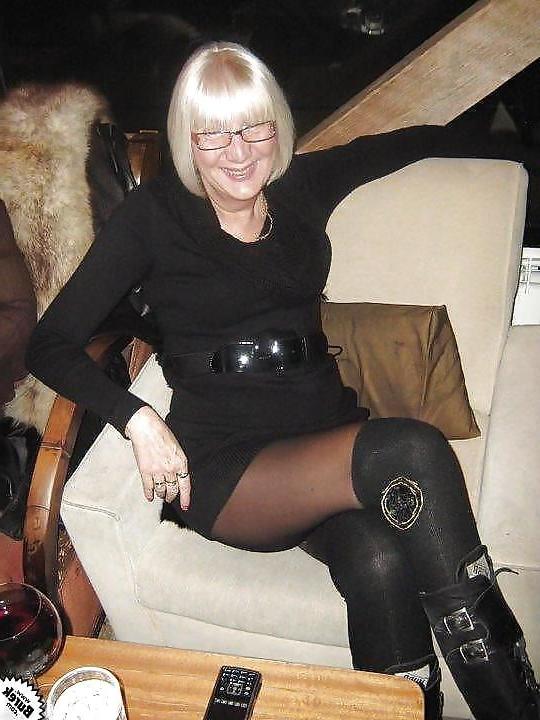 25P The natural allure of stockings (7)