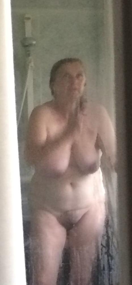 9P FRENCH MATURE CURVY 51 FRENCH BITCH FROM HYERES
