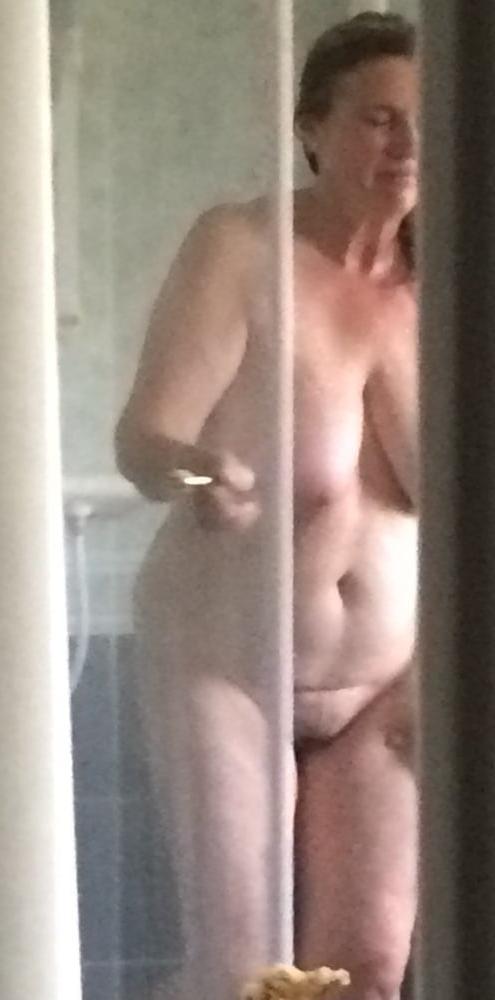 9P FRENCH MATURE CURVY 51 FRENCH BITCH FROM HYERES