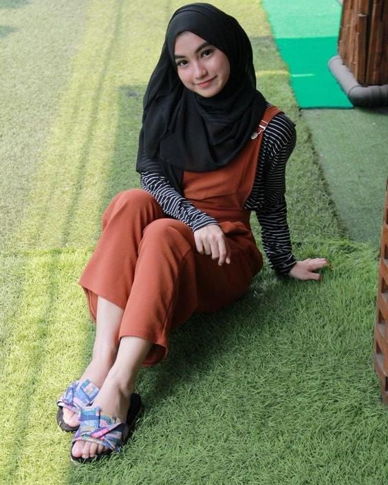 25P Sweet Hijab Feet
