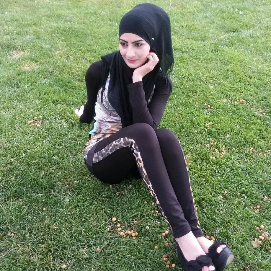 25P Sweet Hijab Feet