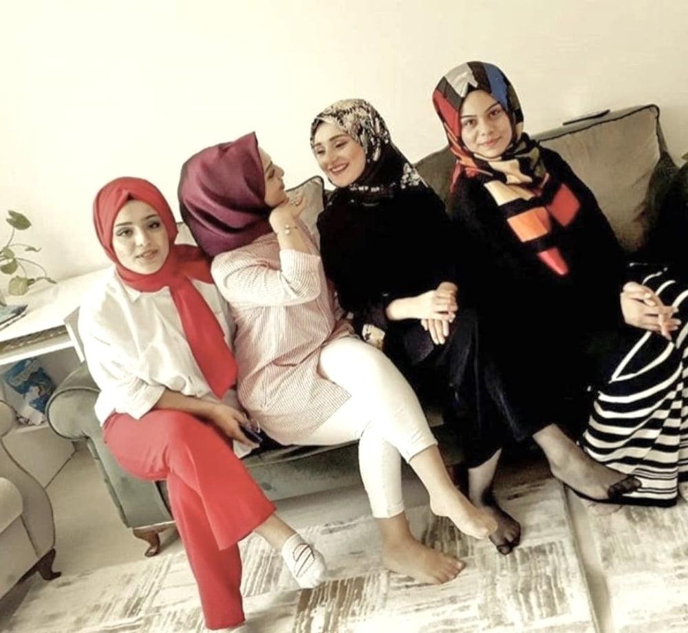 25P Sweet Hijab Feet