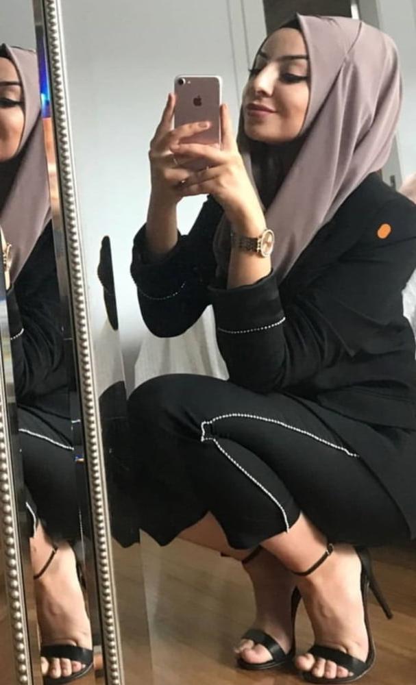 25P Sweet Hijab Feet