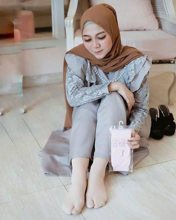 25P Sweet Hijab Feet
