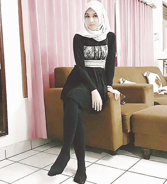 25P Sweet Hijab Feet