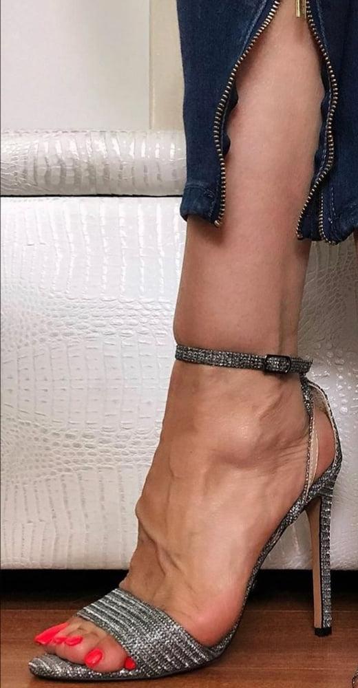 25P FEET