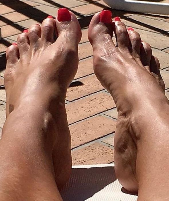25P FEET