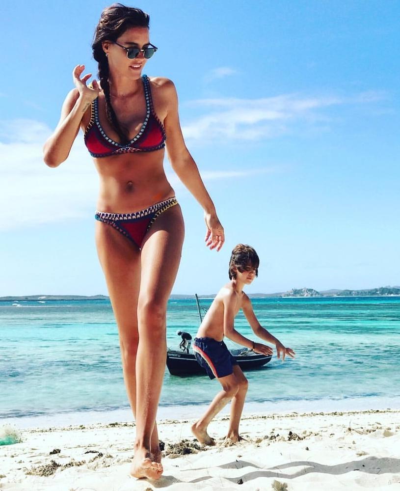 25P Sophie Coste (TPMP) hot ass boobs feet