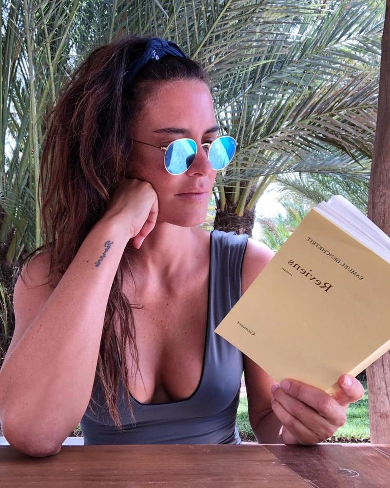 25P Sophie Coste (TPMP) hot ass boobs feet