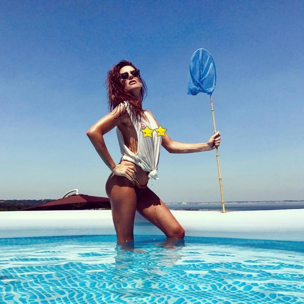 25P Sophie Coste (TPMP) hot ass boobs feet