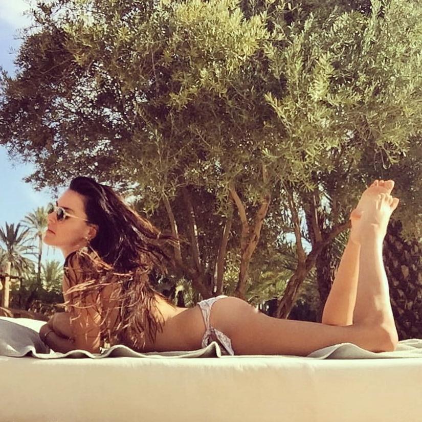 25P Sophie Coste (TPMP) hot ass boobs feet