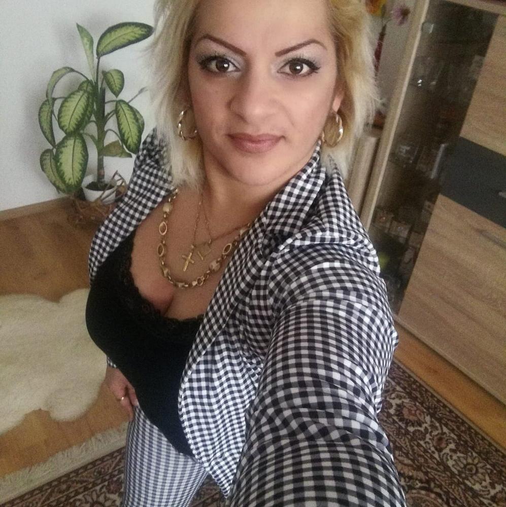 25P Ceske Matky - Czech Mom 1 - HORNY GYPSY MOM WITH FAT TITS