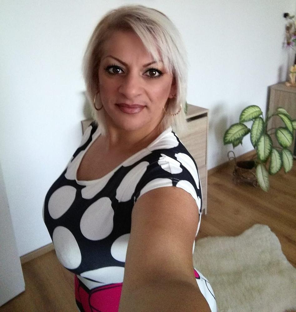 25P Ceske Matky - Czech Mom 1 - HORNY GYPSY MOM WITH FAT TITS