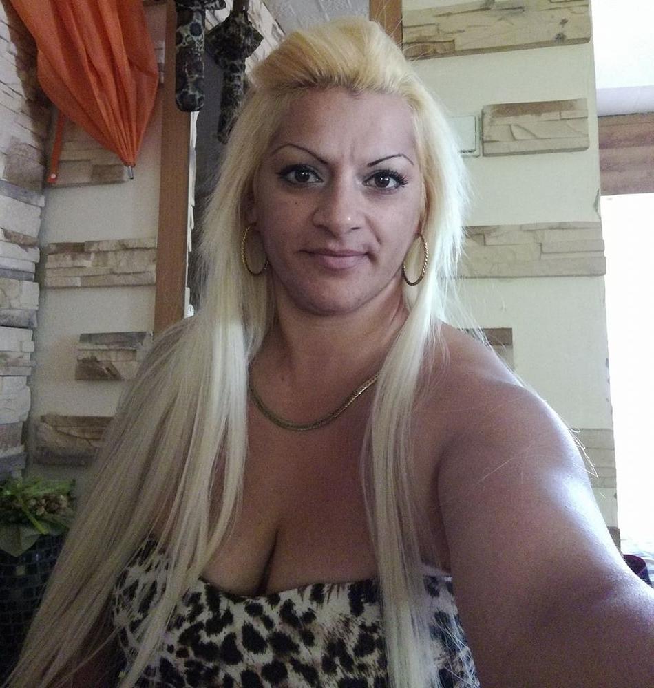 25P Ceske Matky - Czech Mom 1 - HORNY GYPSY MOM WITH FAT TITS