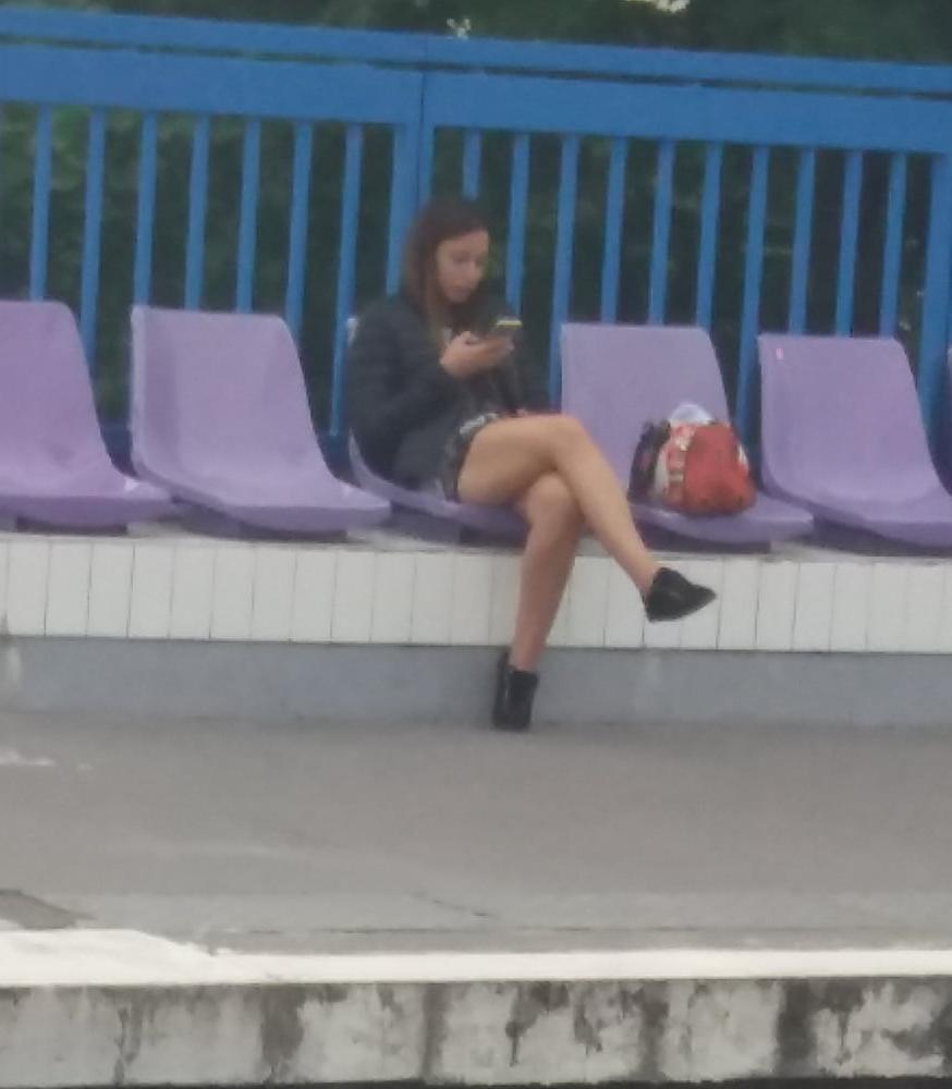 7P She's waiting her train