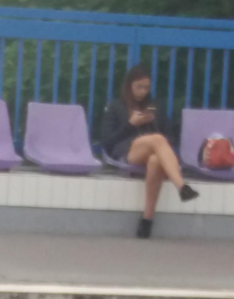 7P She's waiting her train