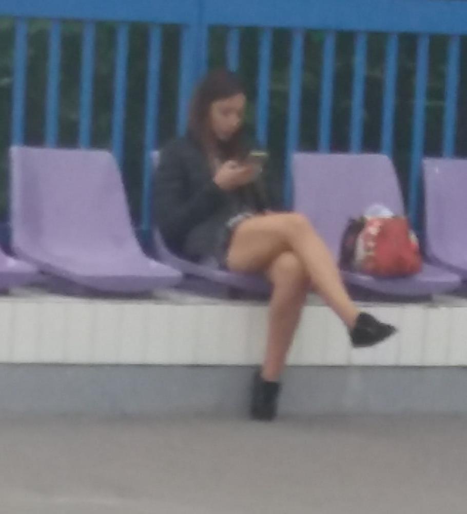 7P She's waiting her train