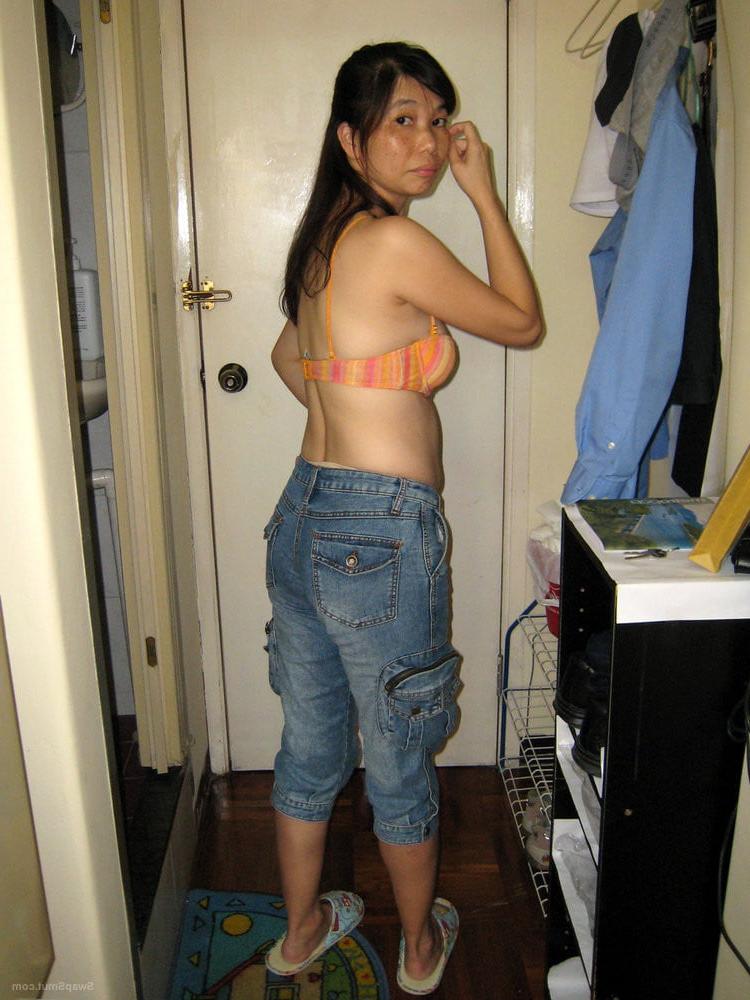 18P Hairy Asian Wife Opening Her Juicy Pussy