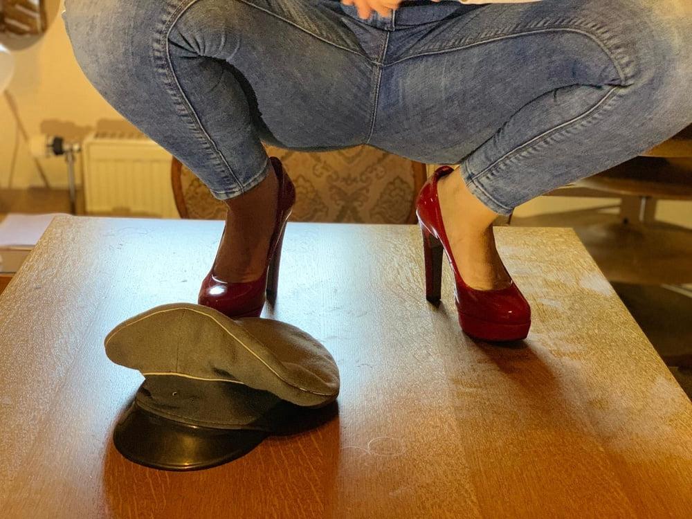 25P Sexy Feet and Old uniform