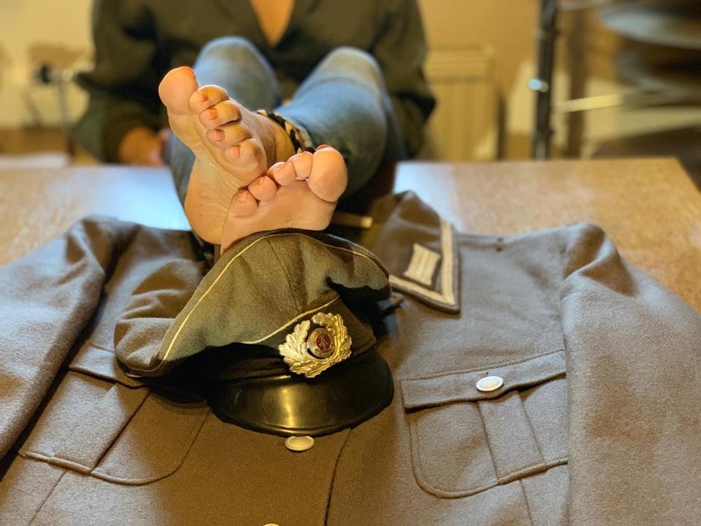 25P Sexy Feet and Old uniform