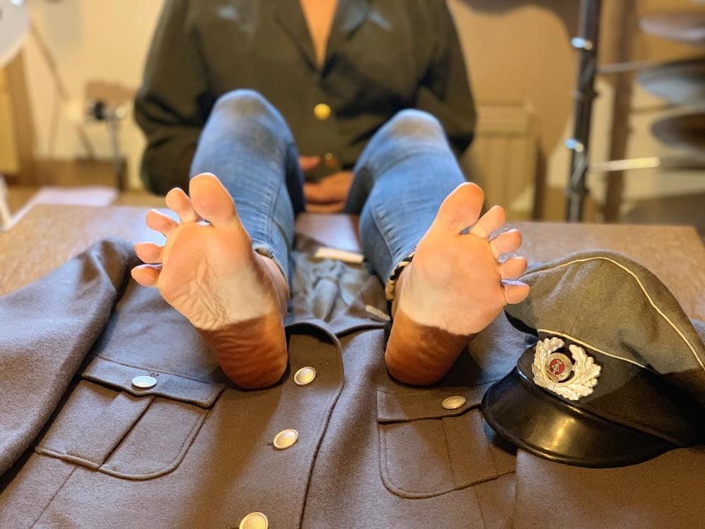 25P Sexy Feet and Old uniform
