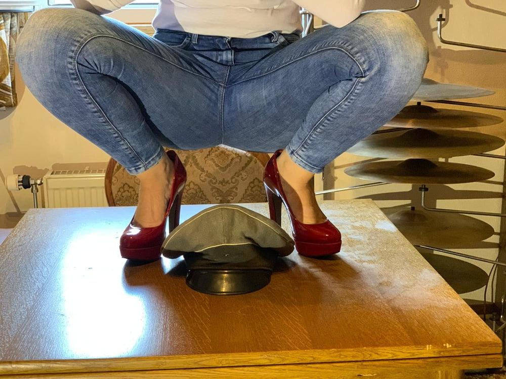 25P Sexy Feet and Old uniform