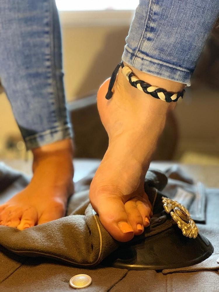 25P Sexy Feet and Old uniform