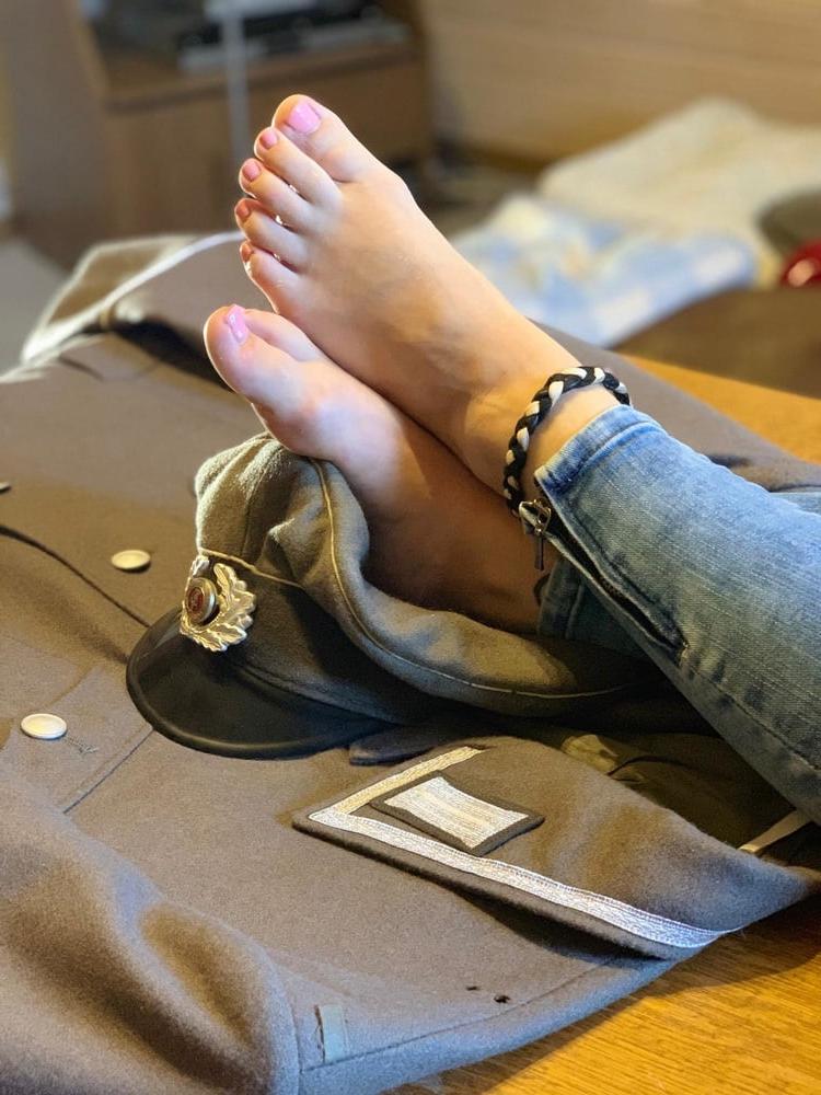 25P Sexy Feet and Old uniform