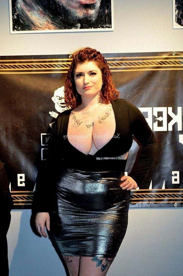 25P Big Titted British Women 20