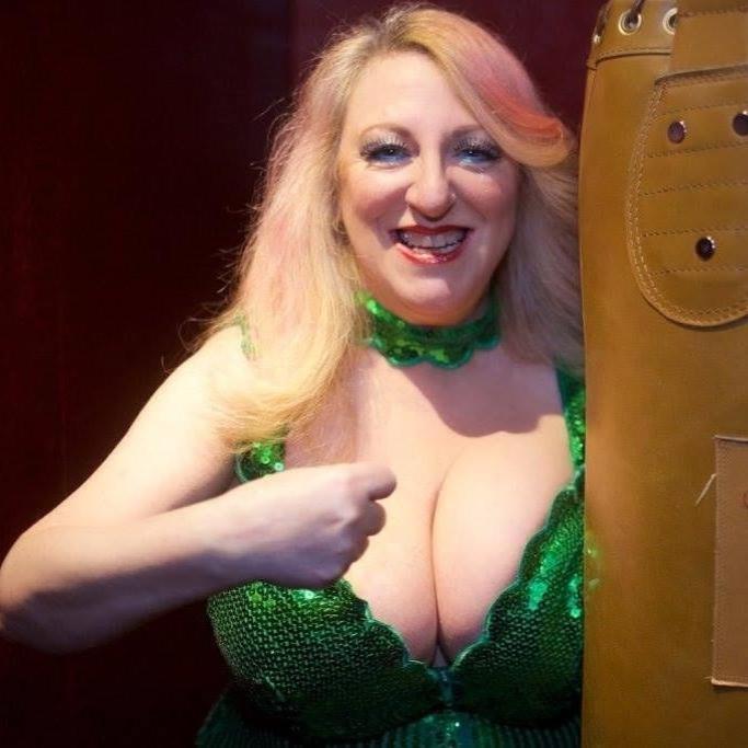 25P Big Titted British Women 20